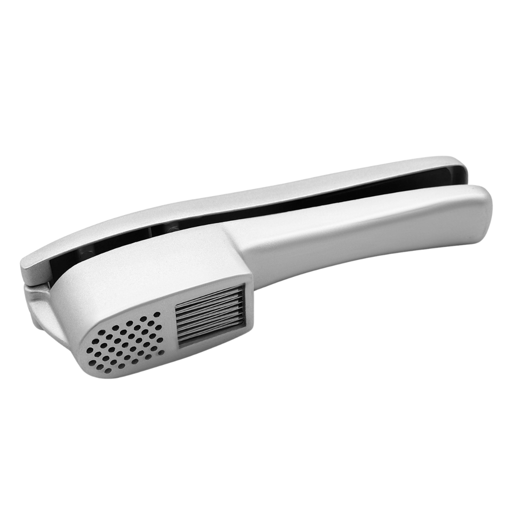 Knoblauchpresse in Silber, geschlossen und vor transparentem Hintergrund.